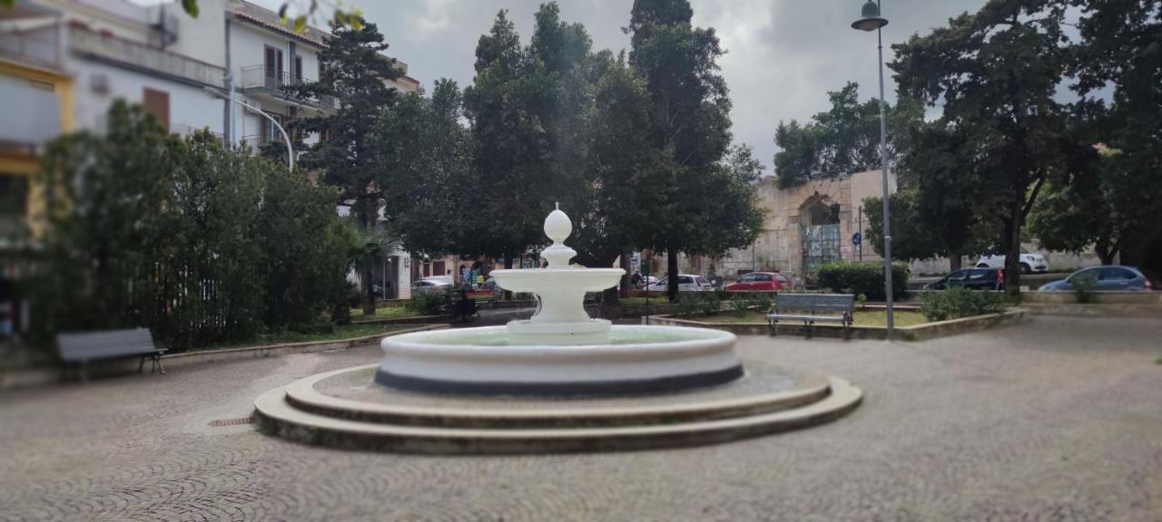 Piazza Vittoria Apartment คารินิ ภายนอก รูปภาพ